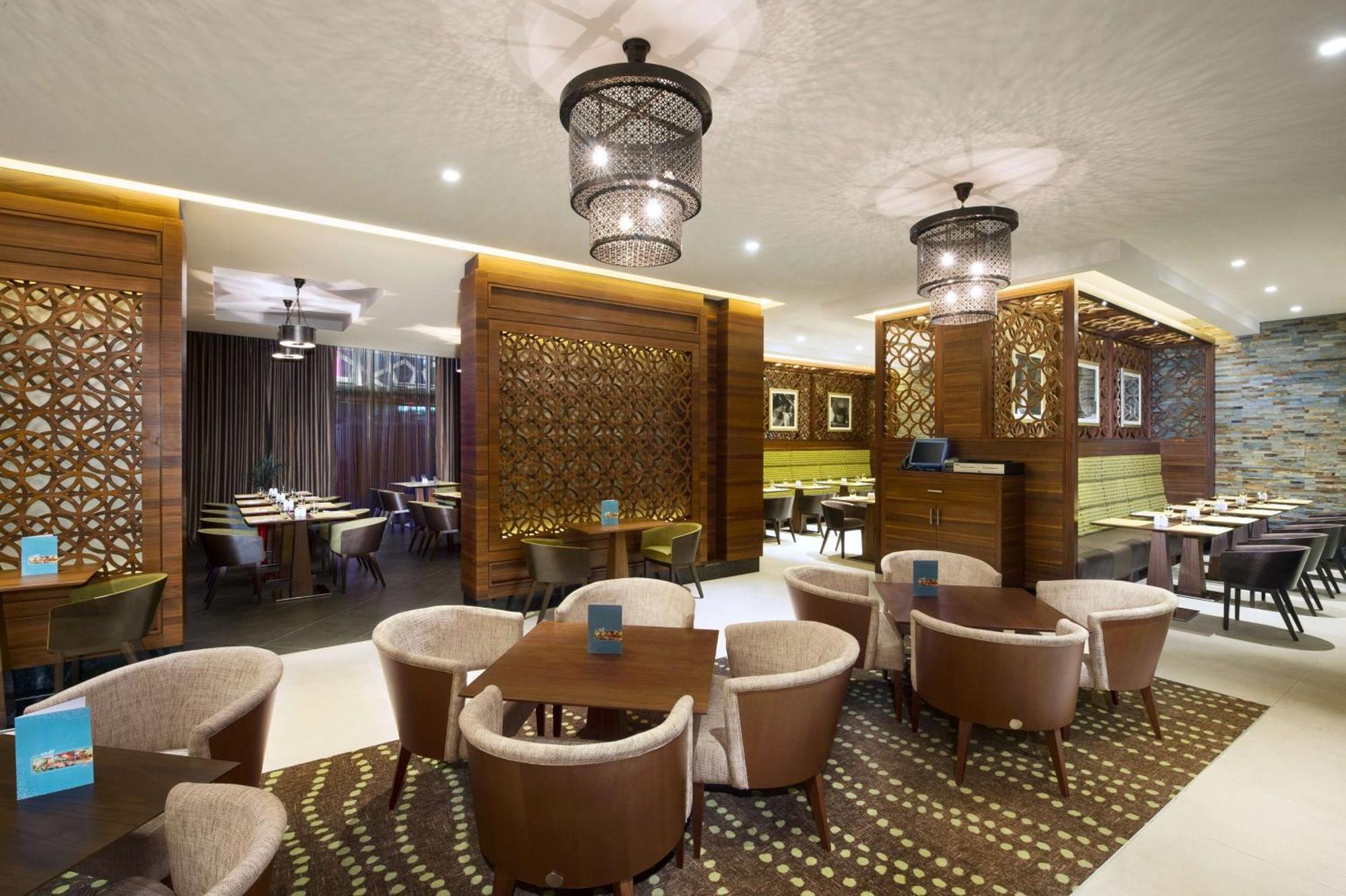 Hilton Garden Inn Dubai Al Muraqabat - Deira Екстер'єр фото