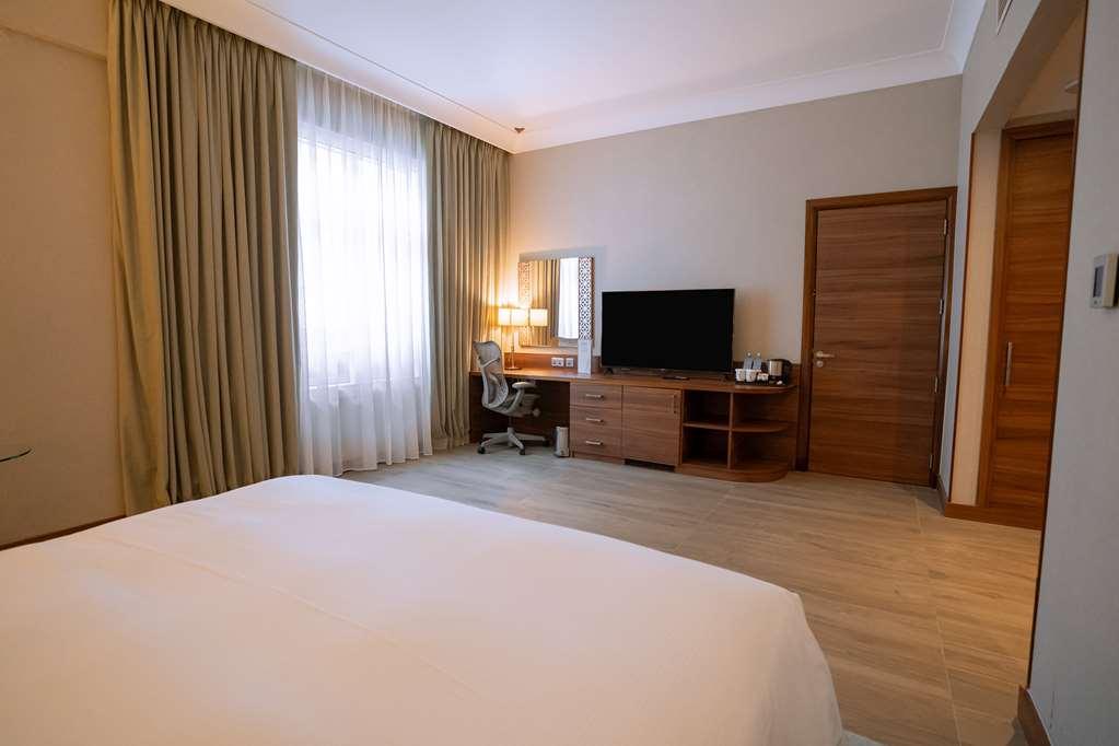 Hilton Garden Inn Dubai Al Muraqabat - Deira Номер фото